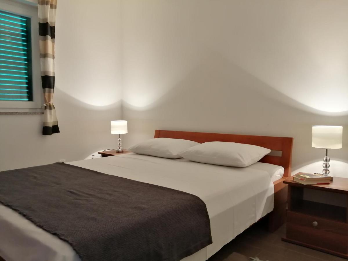 Villa Luce Karlobag Esterno foto